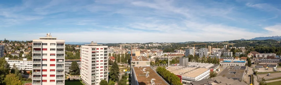 Le dernier balcon de près de 50 m². Une terrasse qui devient une véritable pièce à vivre.