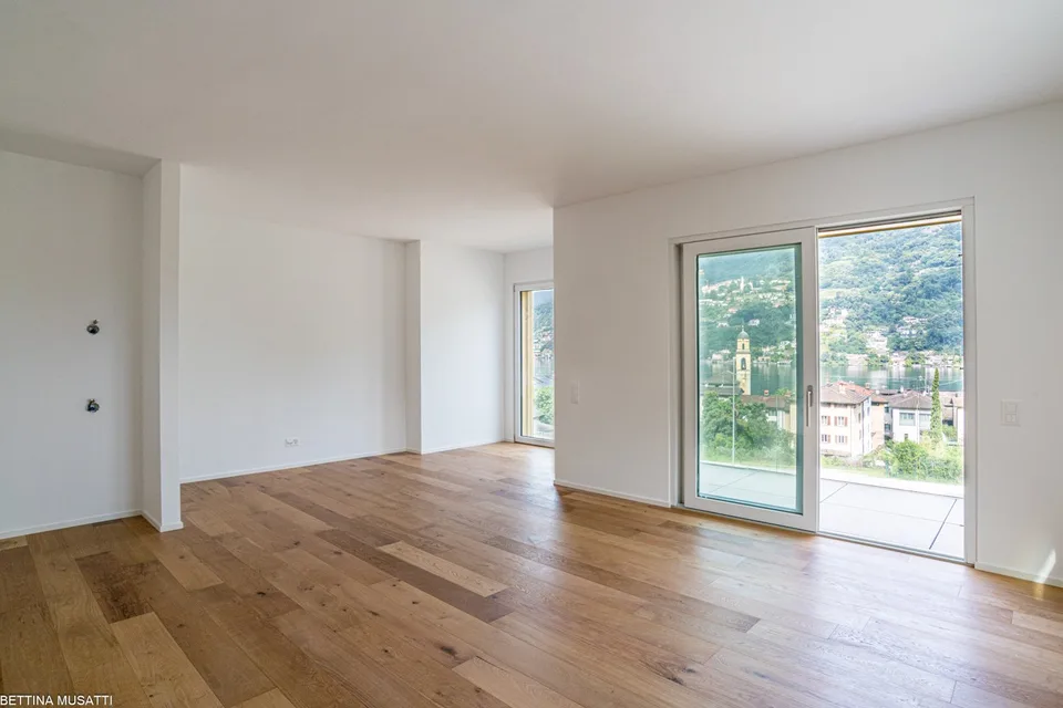 BRUSINO ARSIZIO – DACHGESCHOSS MIT SEEBLICK, CHARME, PRIVATSPHÄRE UND MÖGLICHKEIT EINES PRIVATEN GARTENS