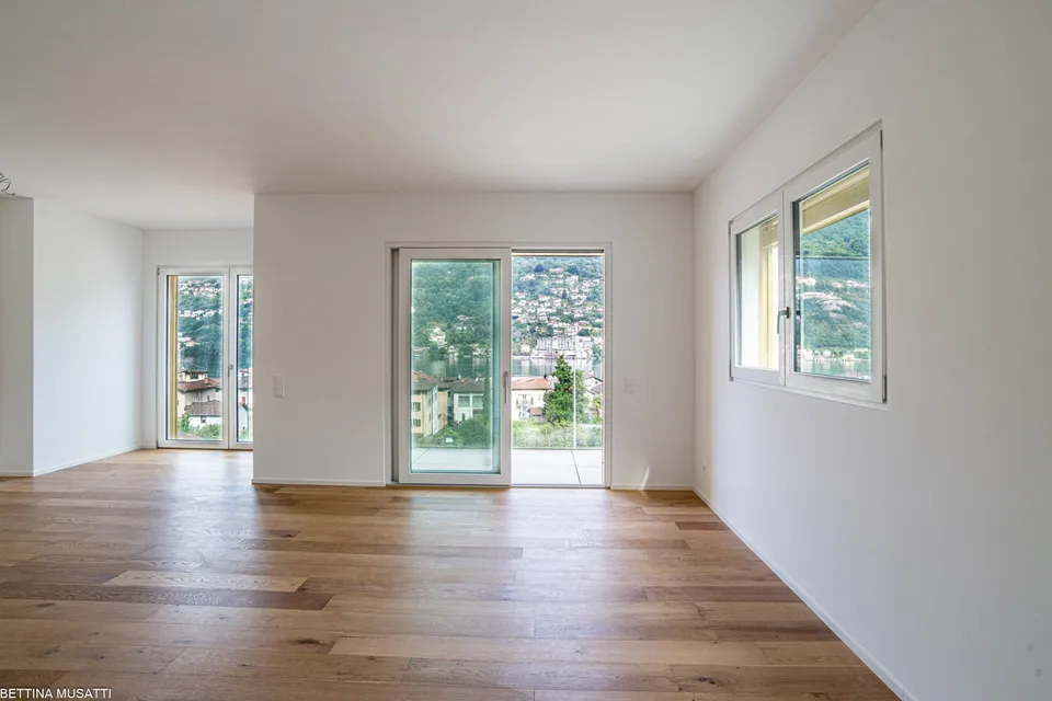 BRUSINO ARSIZIO – DACHGESCHOSS MIT SEEBLICK, CHARME, PRIVATSPHÄRE UND MÖGLICHKEIT EINES PRIVATEN GARTENS