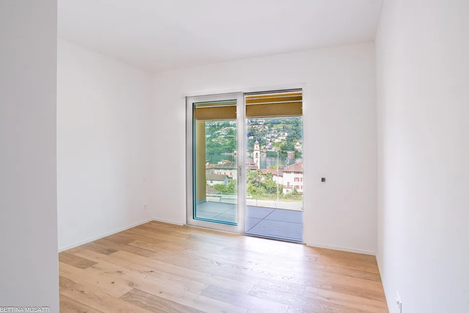 BRUSINO ARSIZIO – DACHGESCHOSS MIT SEEBLICK, CHARME, PRIVATSPHÄRE UND MÖGLICHKEIT EINES PRIVATEN GARTENS