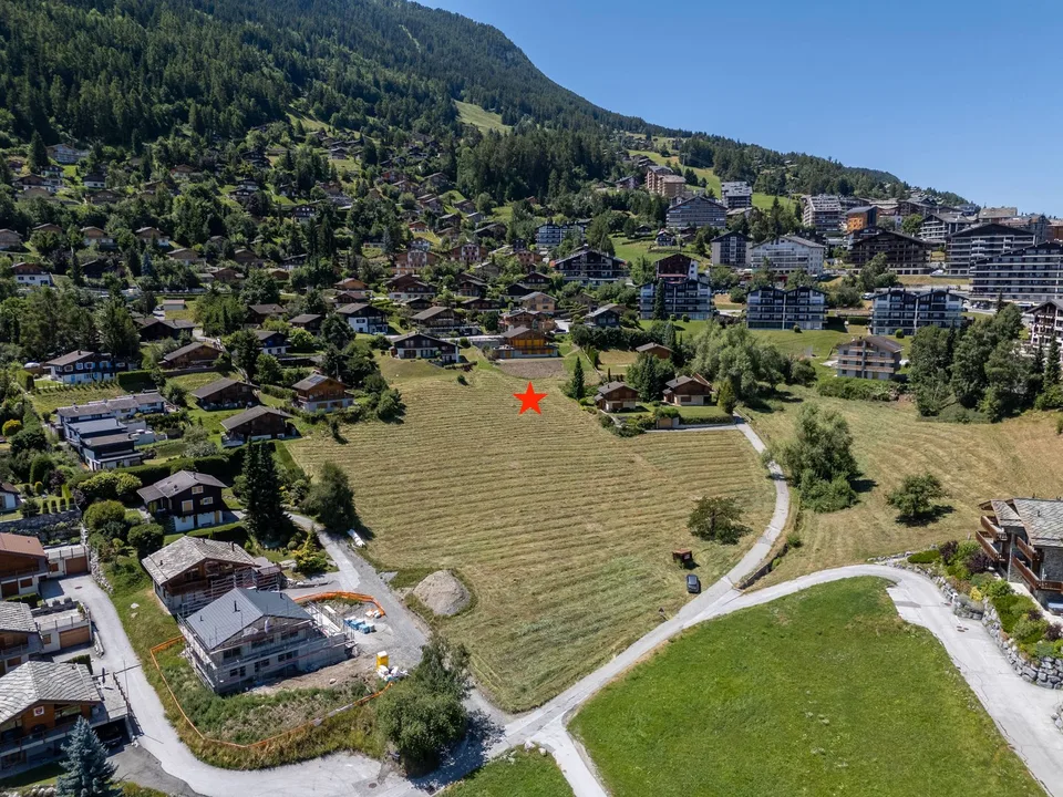 Ampio terreno viabilizzato in un quartiere residenziale molto vicino al centro della stazione