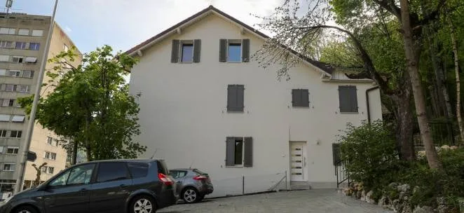 Edificio residenziale con 5 appartamenti vicino alla stazione