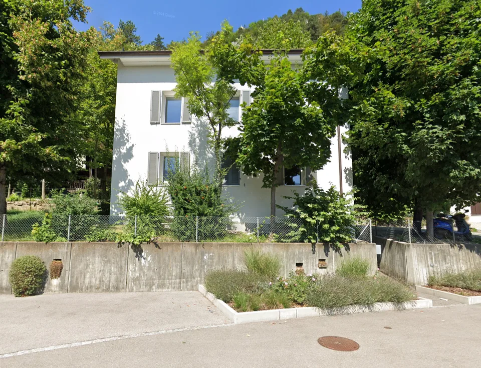 Edificio residenziale con 5 appartamenti vicino alla stazione