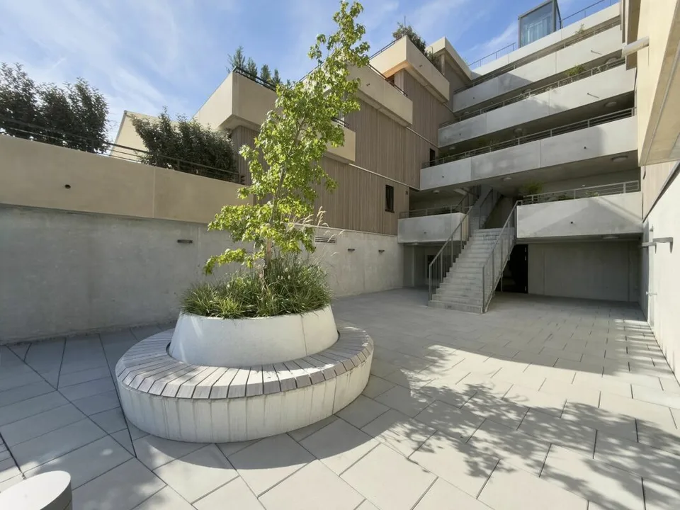 LICHTDURCHFLUTETE TERRASSENWOHNUNG