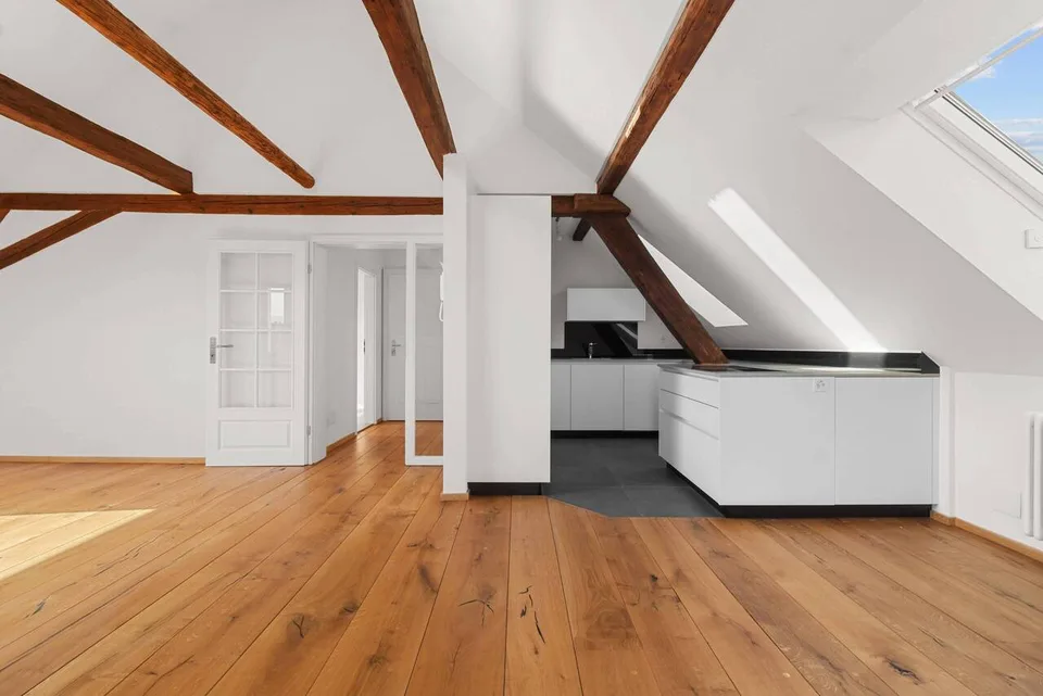 Mehrgeschossige Dachwohnung mit Balkon und fantastischer Aussicht!