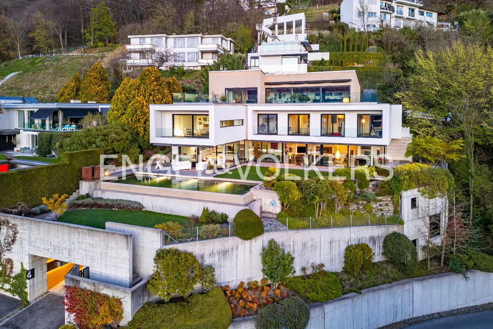 Exklusives modernes Haus mit Pool und Blick auf den Luganersee