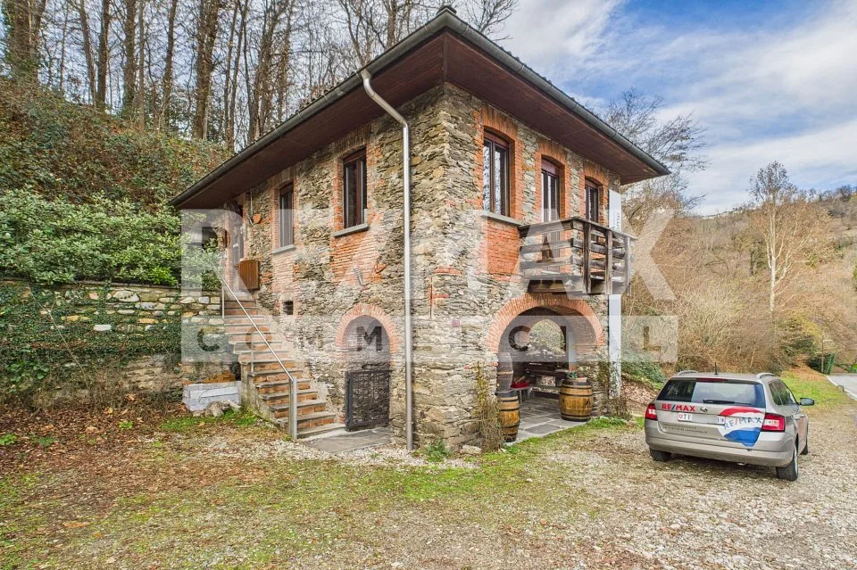 Un angolo di tradizione: grotto in vendita a Monteggio