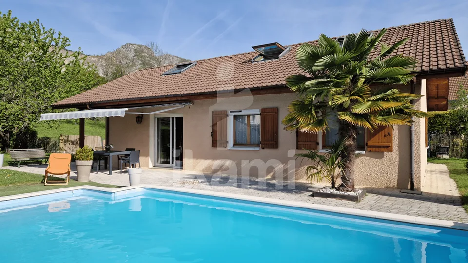 DOUSSARD Maison 6 pièces Terrain plat 1 064 m²