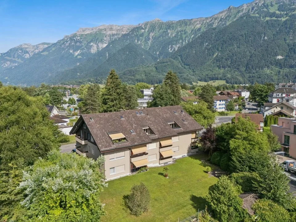 Appartement penthouse exclusif avec galerie et panorama montagnard à Interlaken