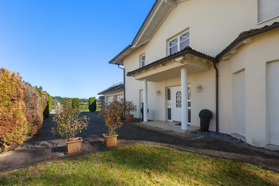 PRESTO DISPONIBILE - Tenuta da sogno sul lago