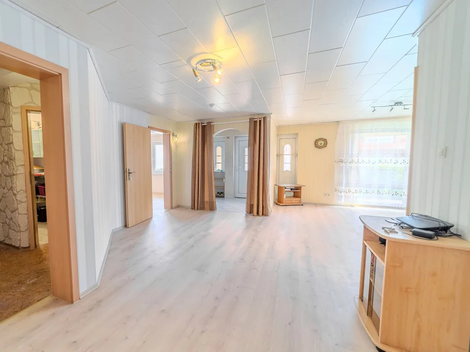 Spacious single-family house with separate apartment in Pfohren – photo 11 of 13