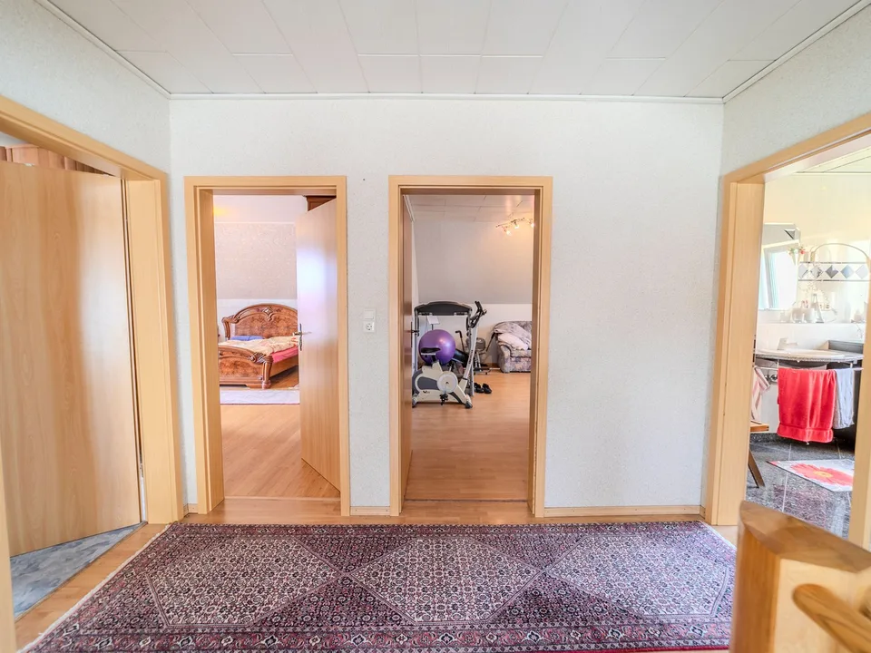 Spacious single-family house with separate apartment in Pfohren – photo 6 of 13