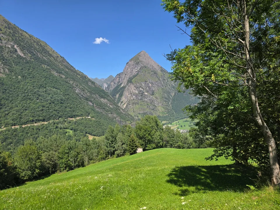 Grosser Stall  zu renovieren mit Zugang, Grundstück und herrlicher Aussicht