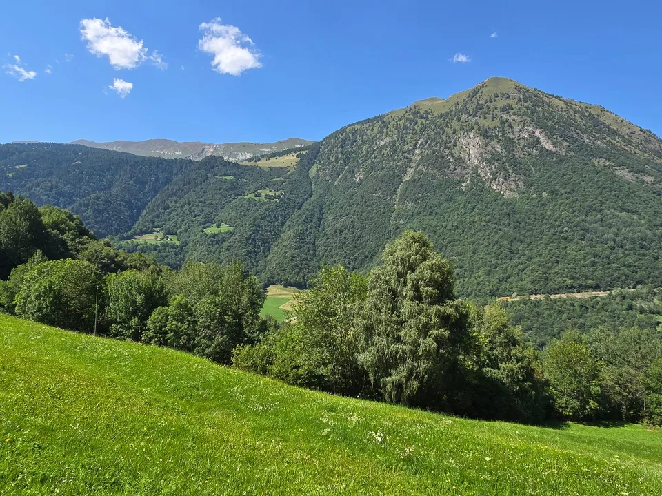 Grosser Stall  zu renovieren mit Zugang, Grundstück und herrlicher Aussicht