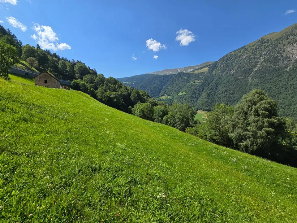 Grosser Stall  zu renovieren mit Zugang, Grundstück und herrlicher Aussicht