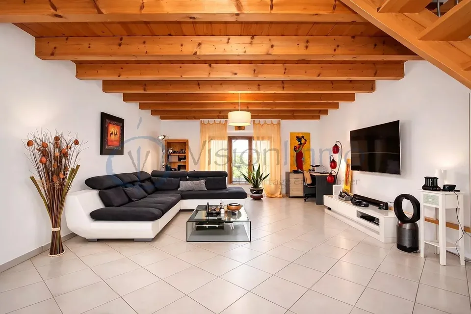 Duplex di carattere con mezzanino e volume cattedrale
