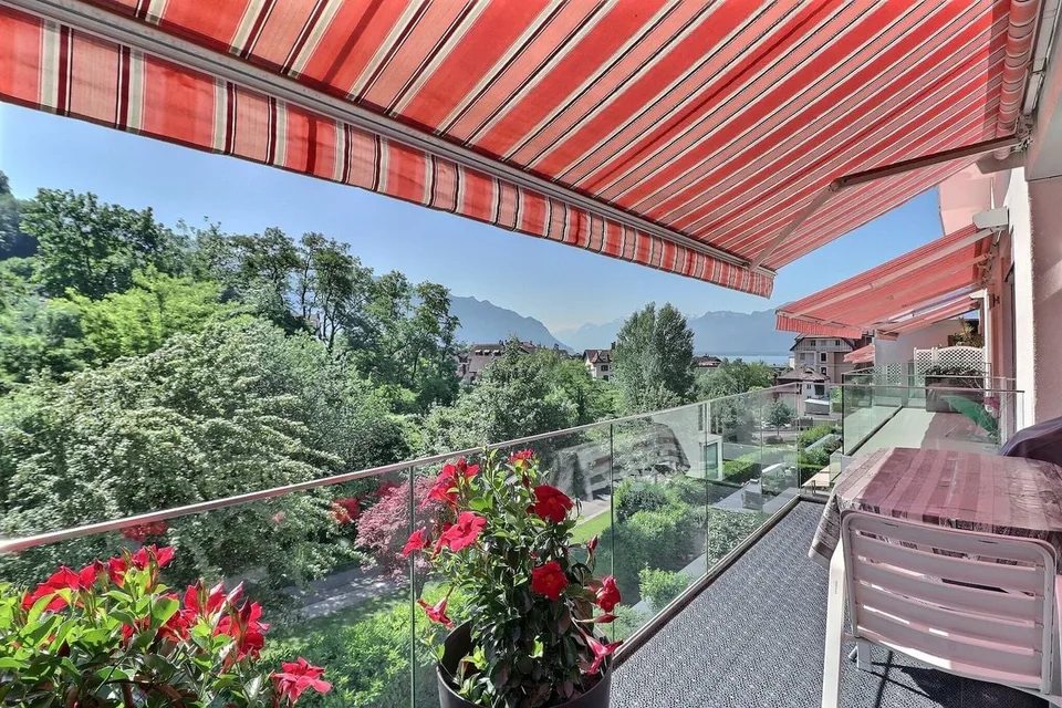 APPARTAMENTO IN AFFITTO DI 5,5 LOCALI ALL'ULTIMO PIANO IN UNA ZONA MOLTO TRANQUILLA CON BELLA VISTA - PER INVESTITORI