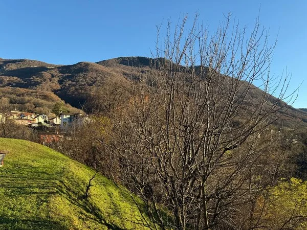 Vendiamo terreno R2 in posizione tranquilla e soleggiata