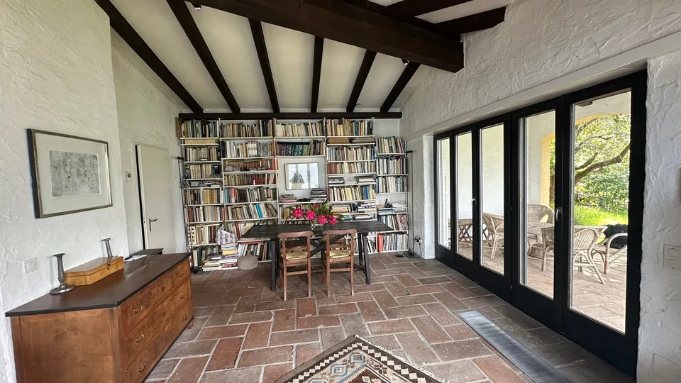 Casa Unifamiliare con vista lago e terreno edificabile