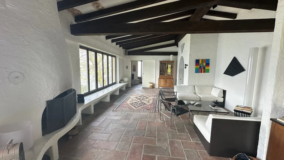 Casa Unifamiliare con vista lago e terreno edificabile
