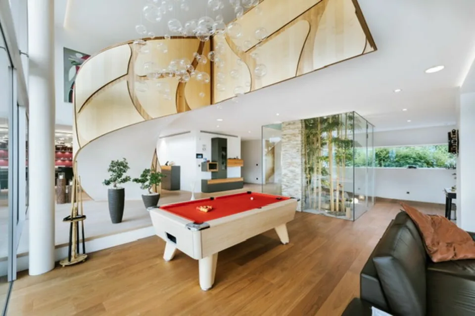 ARI-245 - Villa di lusso - 8 pezzi per 800 m2 abitabili a 45 minuti da Basilea!