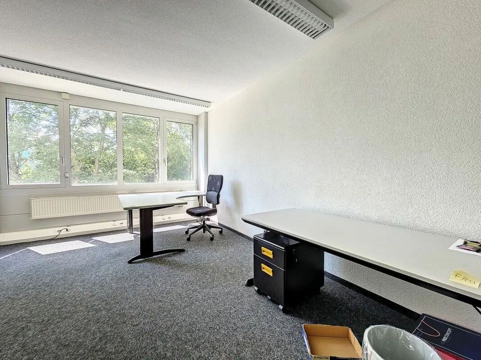 Equipped and modular offices