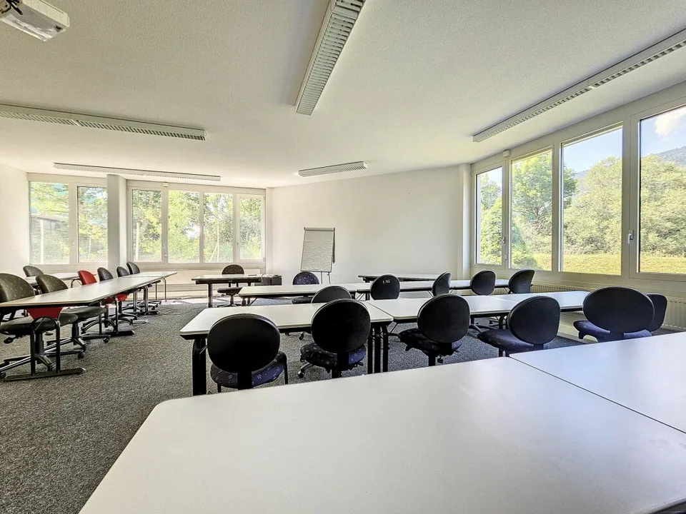 Equipped and modular offices