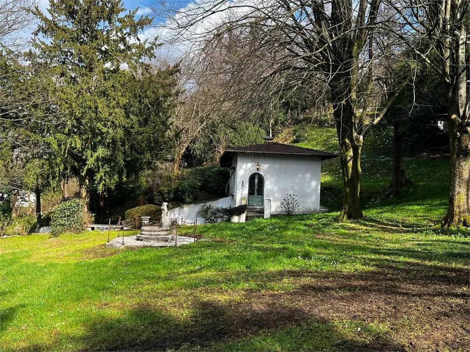 Piccola casa unifamiliare indipendente nel centro di Cuvio con ampio t