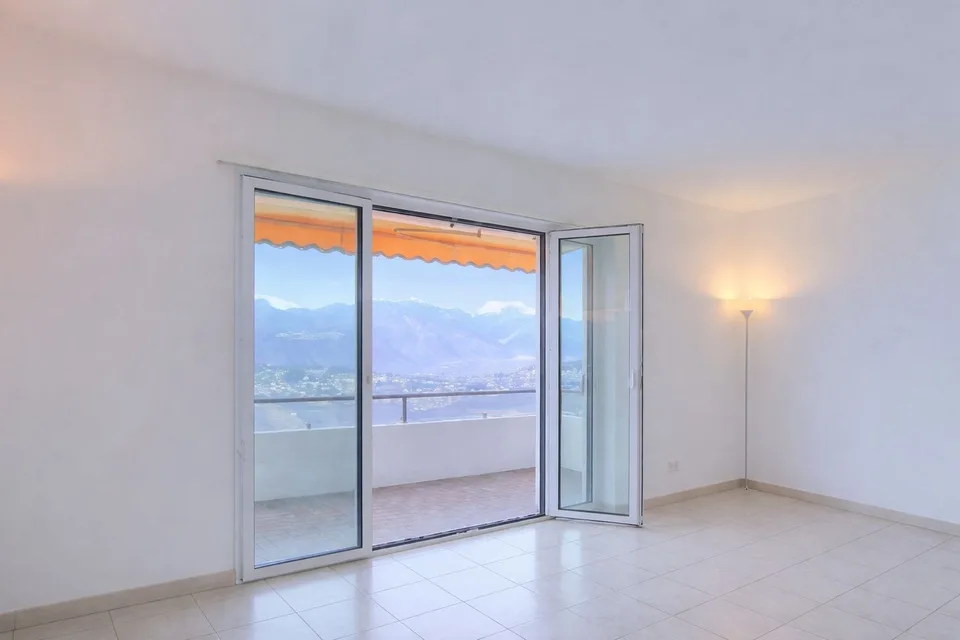 Prächtige Wohnung mit Terrasse und Seeblick in Lugano Aldesago
