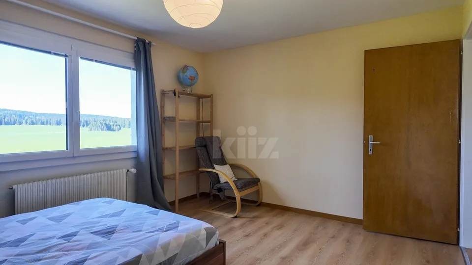 Casa con 3 appartamenti e laboratori con grande potenziale