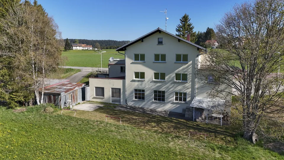 Maison de 3 logements avec ateliers au formidable potentiel
