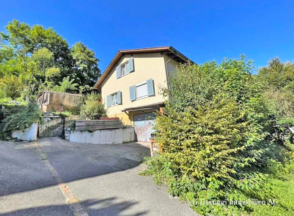 Casa unifamiliare di 5.5 locali con potenziale ai margini del bosco