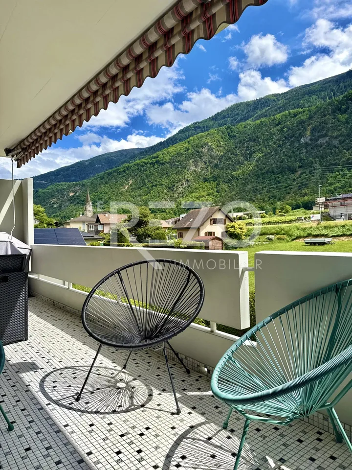 Appartement 4,5 pièces lumineux avec grand balcon exposé plein sud - Grône.