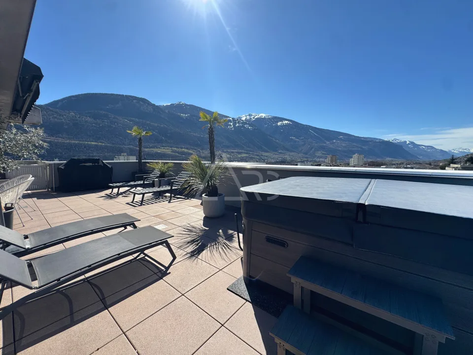 DUPLEX VON AUSSERGEWÖHNLICHER SCHÖNHEIT MIT 8.5 ZIMMERN, PRIVATLIFT UND PANORAMABLICK IN SIERRE
