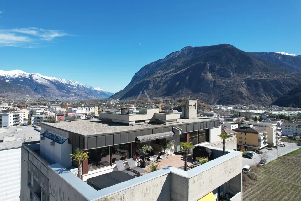 DUPLEX VON AUSSERGEWÖHNLICHER SCHÖNHEIT MIT 8.5 ZIMMERN, PRIVATLIFT UND PANORAMABLICK IN SIERRE – Foto 9 von 12