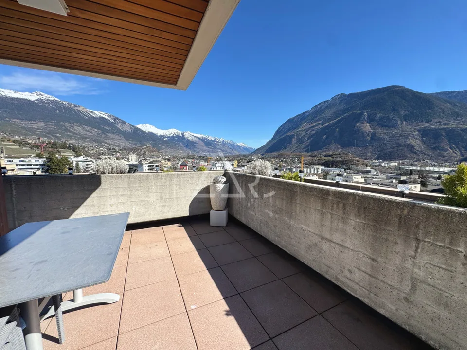 DUPLEX VON AUSSERGEWÖHNLICHER SCHÖNHEIT MIT 8.5 ZIMMERN, PRIVATLIFT UND PANORAMABLICK IN SIERRE – Foto 10 von 12