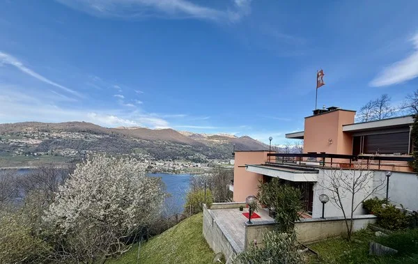Villa con vista lago a Collina d'Oro