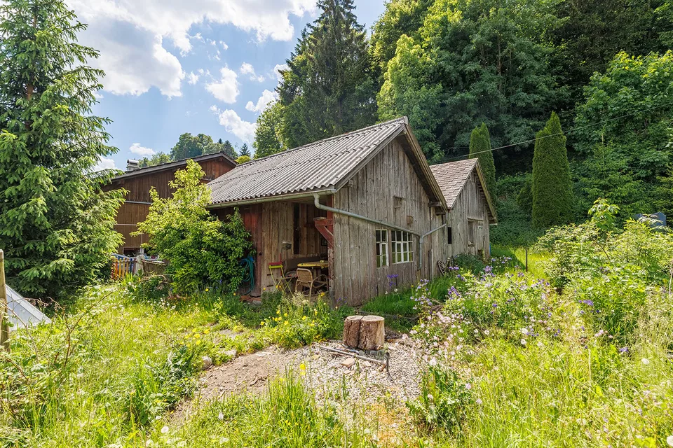 Casa Tätschdach affascinante con un Schopf e un terreno esteso
