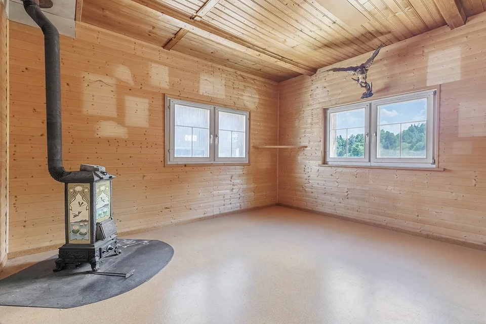 Maison Tätschdach charmante avec un Schopf et un terrain étendu – photo 7 sur 9