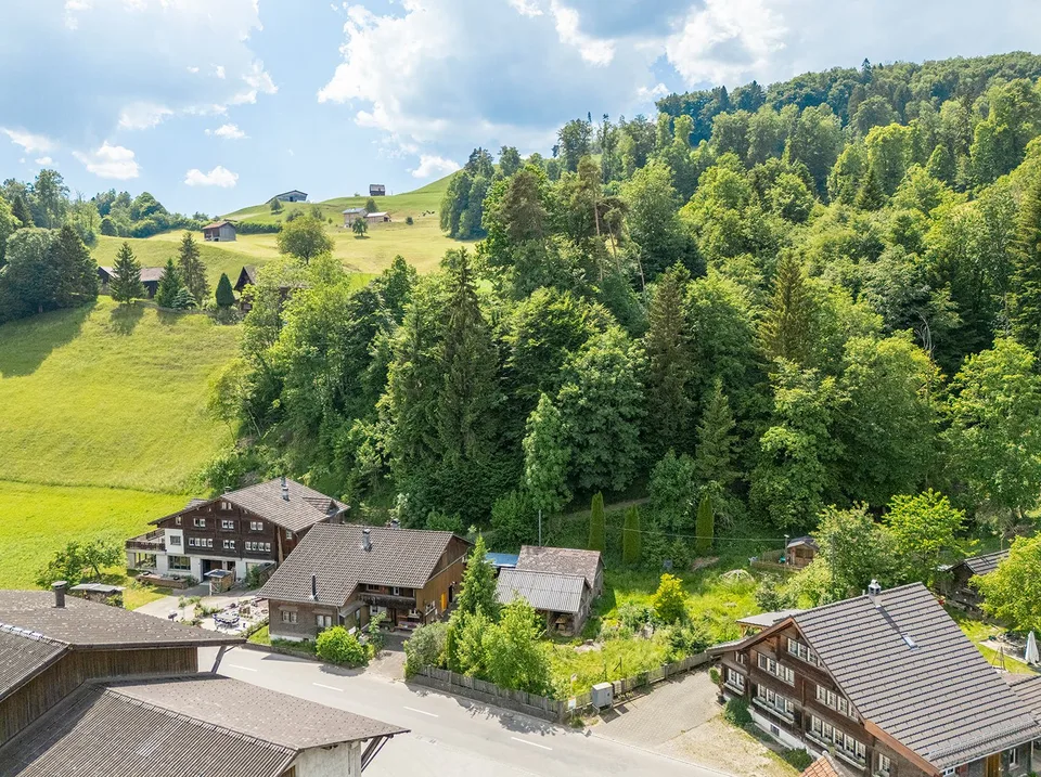 Casa Tätschdach affascinante con un Schopf e un terreno esteso