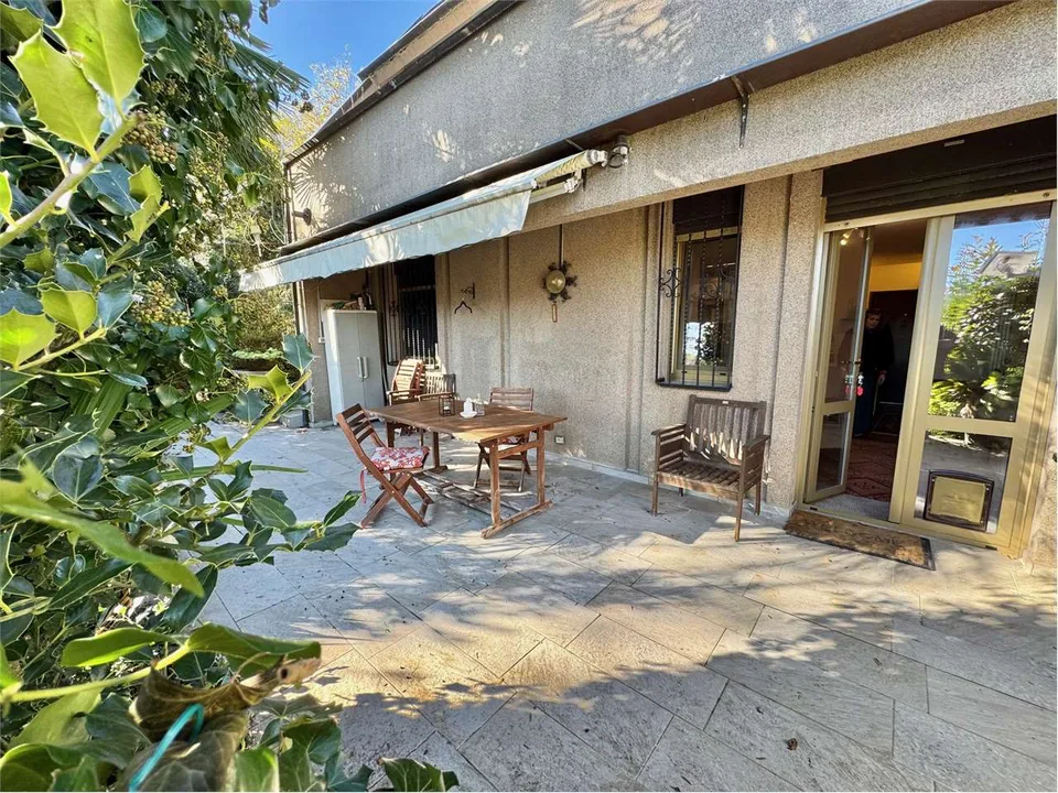 Trilocale con giardino, ampia terrazza e vista lago