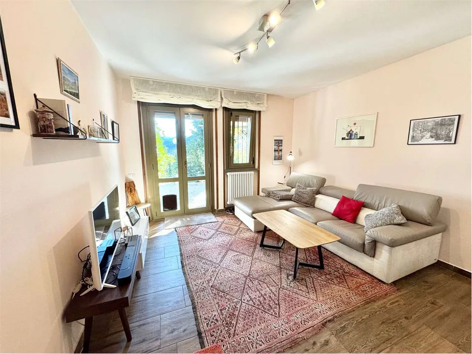 Dreizimmerwohnung mit Garten, großer Terrasse und Seeblick