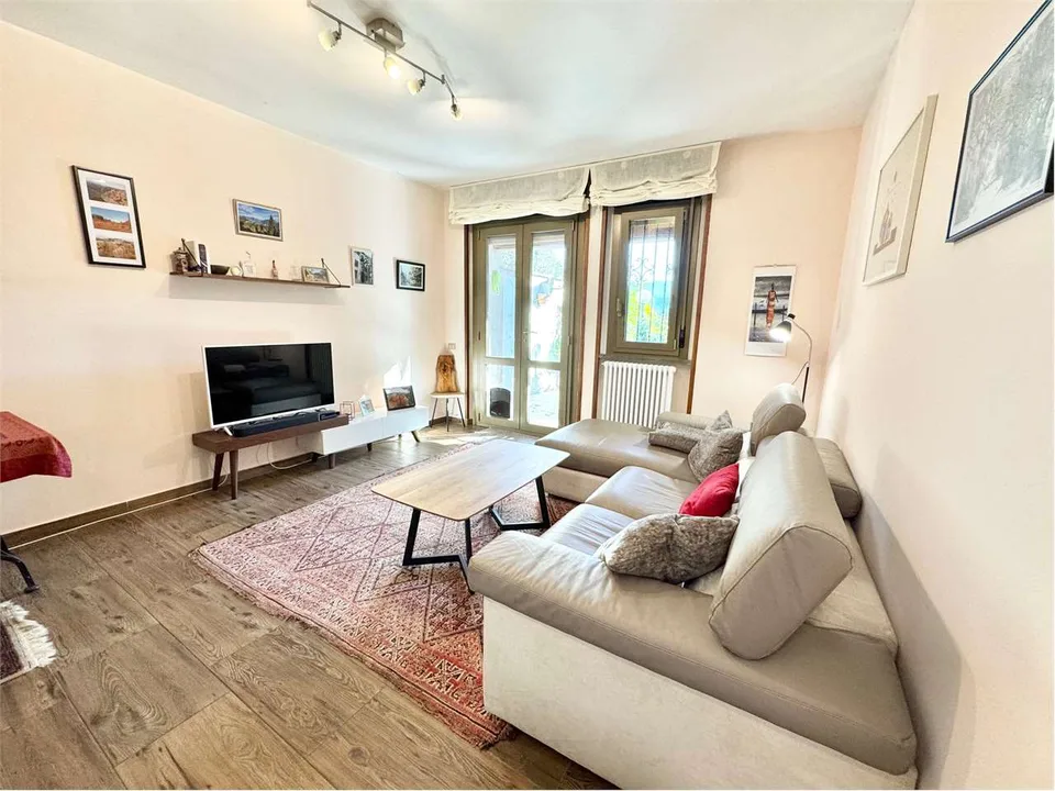 Dreizimmerwohnung mit Garten, großer Terrasse und Seeblick