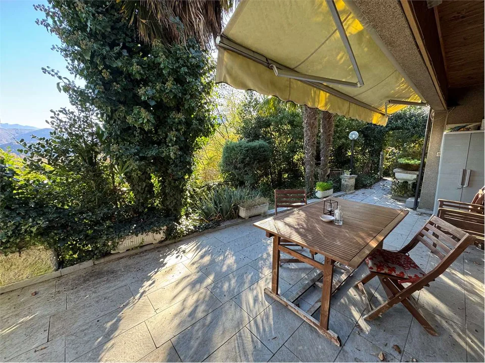 Trilocale con giardino, ampia terrazza e vista lago – foto 12 di 13