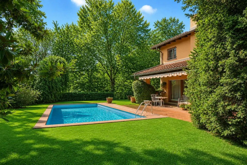 Herrschaftliche Villa mit Pool an exklusiver Lage