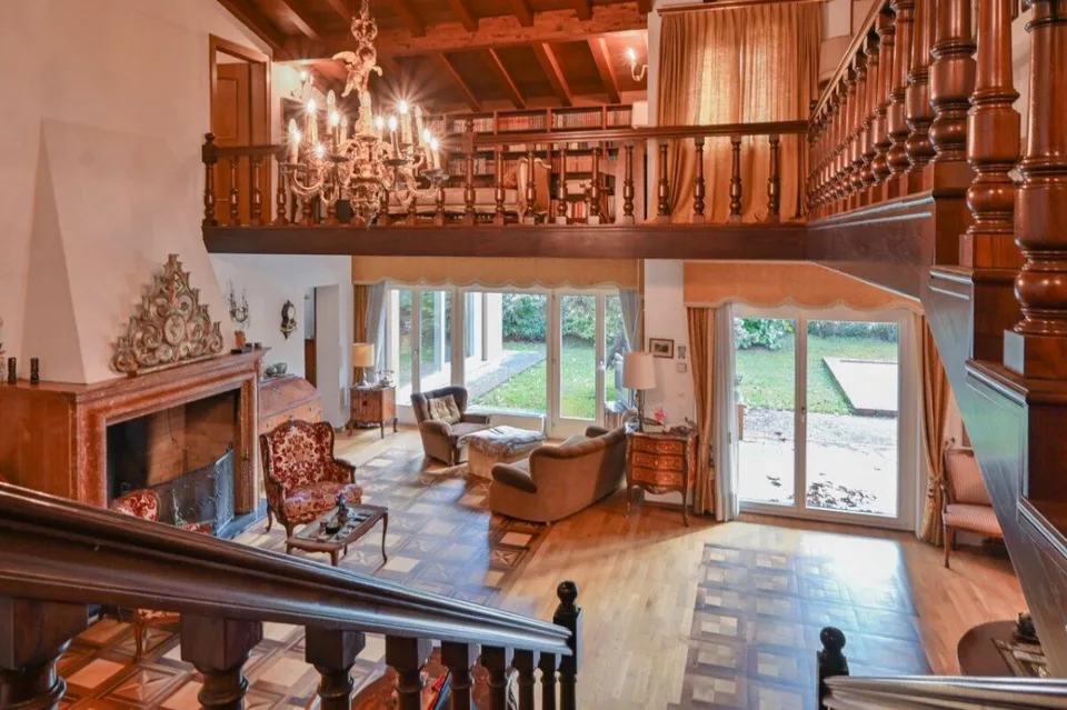 Herrschaftliche Villa mit Pool an exklusiver Lage – Foto 7 von 10