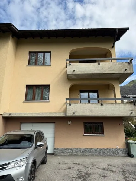 Einfamilienhaus mit 4,5 Zimmern, Garten und Garage