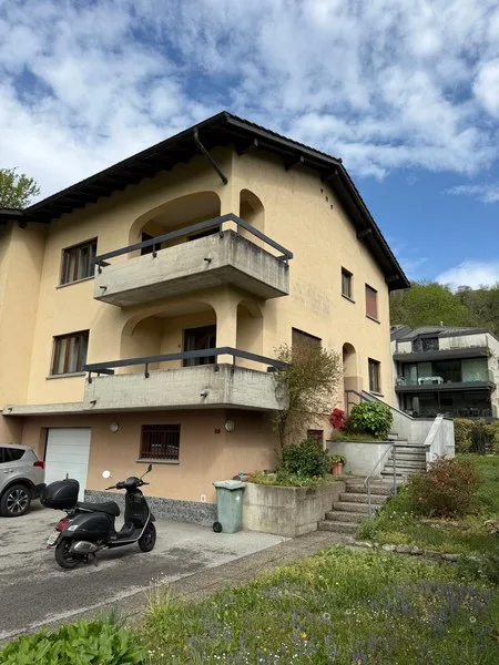 Casa contigua di 4.5 locali con giardino e garage