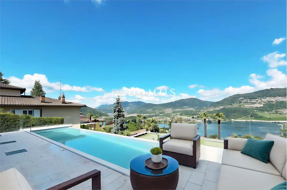 Bezaubernde Villa mit Pool und atemberaubendem Blick