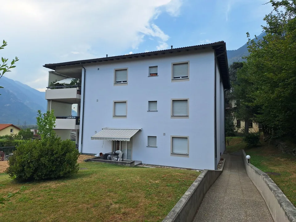 Maison multifamiliale avec vue sur les montagnes à Claro